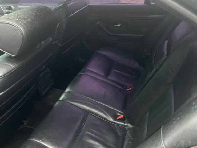 Чорний БМВ 5 Серія, об'ємом двигуна 3 л та пробігом 500 тис. км за 5500 $, фото 7 на Automoto.ua