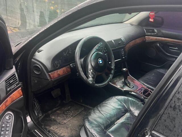 Чорний БМВ 5 Серія, об'ємом двигуна 3 л та пробігом 500 тис. км за 5500 $, фото 9 на Automoto.ua