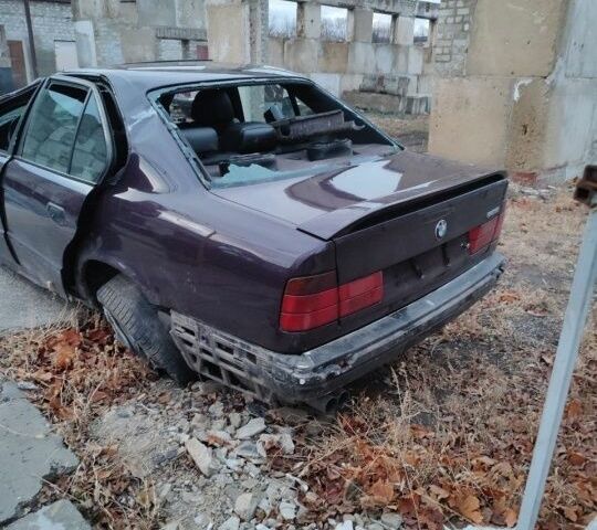 Фиолетовый БМВ 5 Серия, объемом двигателя 2 л и пробегом 420 тыс. км за 600 $, фото 1 на Automoto.ua