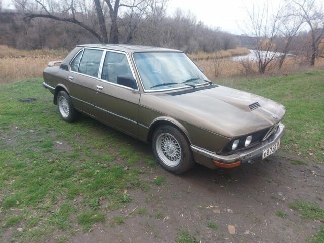 Коричневий БМВ 5 Серія, об'ємом двигуна 2 л та пробігом 200 тис. км за 1850 $, фото 4 на Automoto.ua