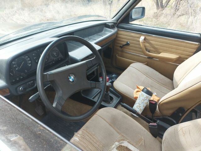 Коричневый БМВ 5 Серия, объемом двигателя 2 л и пробегом 200 тыс. км за 1800 $, фото 6 на Automoto.ua