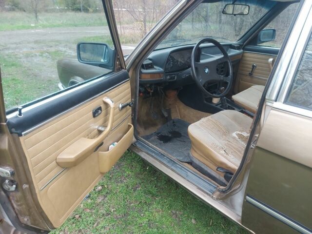 Коричневий БМВ 5 Серія, об'ємом двигуна 2 л та пробігом 200 тис. км за 1850 $, фото 7 на Automoto.ua