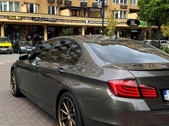Коричневий БМВ 5 Серія, об'ємом двигуна 3 л та пробігом 199 тис. км за 13000 $, фото 2 на Automoto.ua