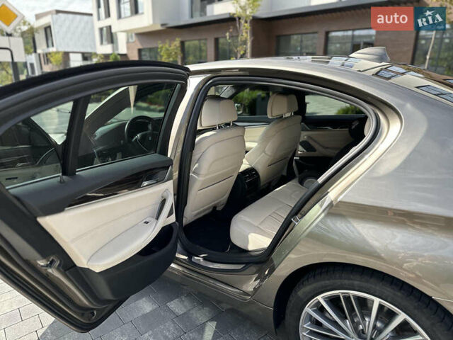 Коричневий БМВ 5 Серія, об'ємом двигуна 2 л та пробігом 55 тис. км за 22999 $, фото 11 на Automoto.ua