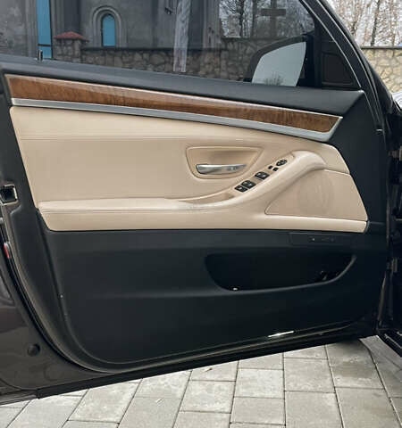 Коричневый БМВ 5 Серия, объемом двигателя 3 л и пробегом 325 тыс. км за 16000 $, фото 6 на Automoto.ua