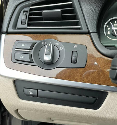 Коричневый БМВ 5 Серия, объемом двигателя 3 л и пробегом 325 тыс. км за 16000 $, фото 24 на Automoto.ua