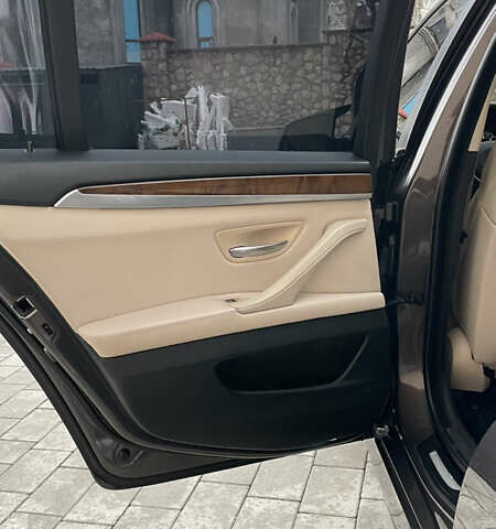 Коричневый БМВ 5 Серия, объемом двигателя 3 л и пробегом 325 тыс. км за 16000 $, фото 9 на Automoto.ua