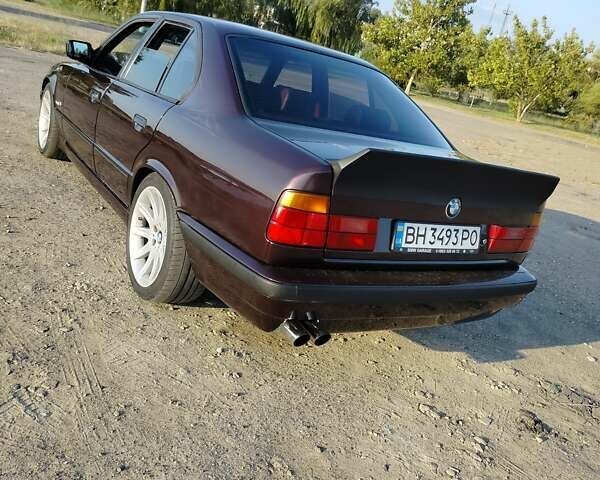 Красный БМВ 5 Серия, объемом двигателя 2.49 л и пробегом 300 тыс. км за 5500 $, фото 9 на Automoto.ua