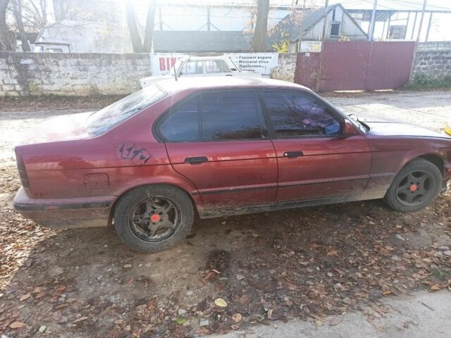 Червоний БМВ 5 Серія, об'ємом двигуна 2 л та пробігом 300 тис. км за 3200 $, фото 5 на Automoto.ua