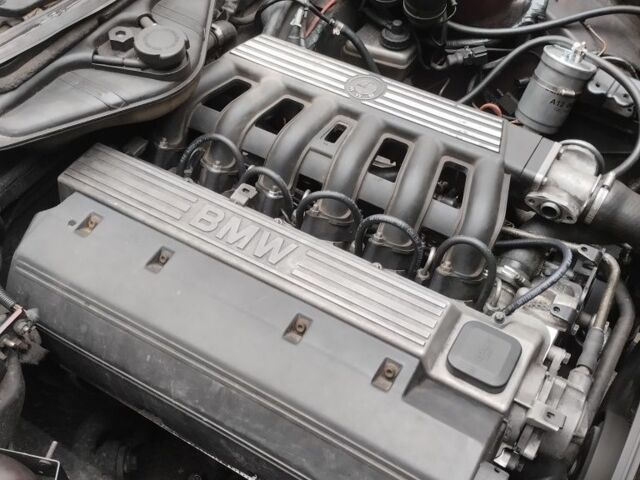 Красный БМВ 5 Серия, объемом двигателя 2.5 л и пробегом 311 тыс. км за 2450 $, фото 8 на Automoto.ua