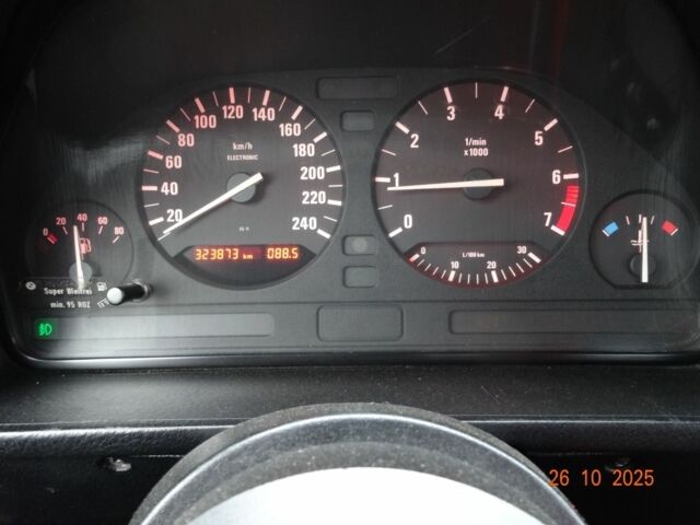 Красный БМВ 5 Серия, объемом двигателя 2 л и пробегом 323 тыс. км за 4500 $, фото 12 на Automoto.ua