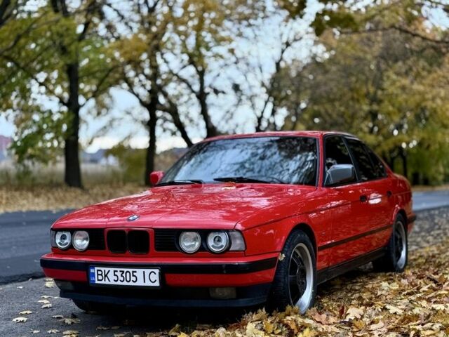 БМВ 5 Серія 1991 у Рівному на Automoto.ua Червоний БМВ 5 Серія, об'ємом двигуна 2 л та пробігом 333 тис. км за 2850 $, фото 1 на Automoto.ua