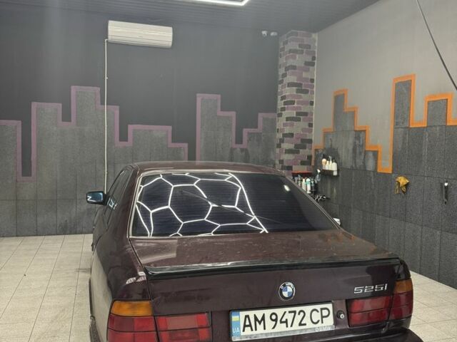 Красный БМВ 5 Серия, объемом двигателя 2.5 л и пробегом 333 тыс. км за 2666 $, фото 2 на Automoto.ua