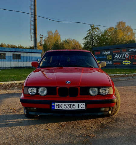 Красный БМВ 5 Серия, объемом двигателя 2 л и пробегом 330 тыс. км за 3000 $, фото 1 на Automoto.ua