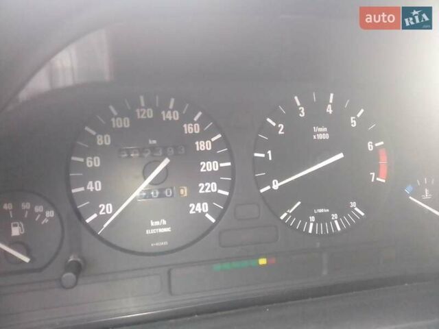 Красный БМВ 5 Серия, объемом двигателя 2.5 л и пробегом 202 тыс. км за 2500 $, фото 10 на Automoto.ua