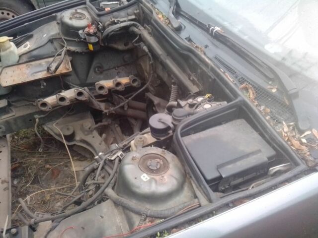 Красный БМВ 5 Серия, объемом двигателя 2.5 л и пробегом 202 тыс. км за 2500 $, фото 6 на Automoto.ua