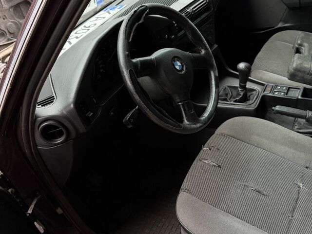 Красный БМВ 5 Серия, объемом двигателя 0 л и пробегом 240 тыс. км за 1200 $, фото 6 на Automoto.ua