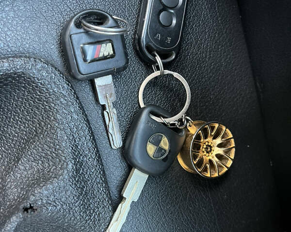 Красный БМВ 5 Серия, объемом двигателя 2.5 л и пробегом 276 тыс. км за 3100 $, фото 15 на Automoto.ua