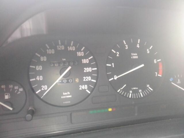 Красный БМВ 5 Серия, объемом двигателя 2.5 л и пробегом 202 тыс. км за 2500 $, фото 13 на Automoto.ua