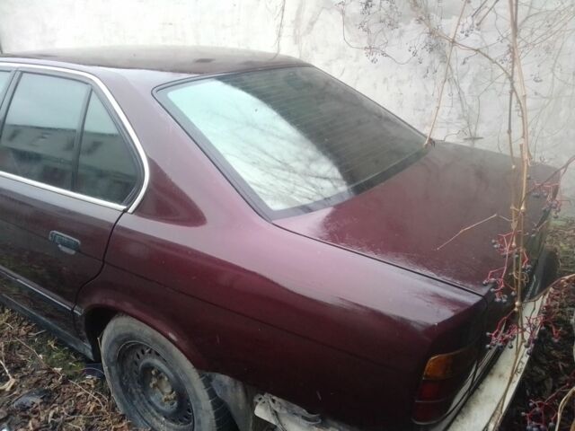 Красный БМВ 5 Серия, объемом двигателя 2.5 л и пробегом 202 тыс. км за 2500 $, фото 1 на Automoto.ua