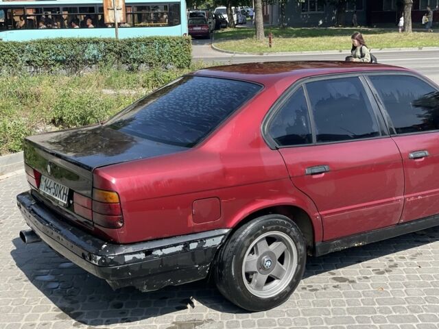 Красный БМВ 5 Серия, объемом двигателя 2.5 л и пробегом 366 тыс. км за 1600 $, фото 5 на Automoto.ua