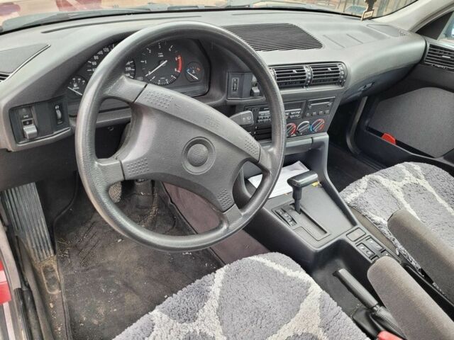 Красный БМВ 5 Серия, объемом двигателя 2.5 л и пробегом 253 тыс. км за 1167 $, фото 5 на Automoto.ua