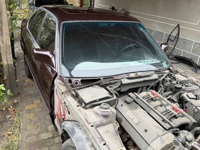 Красный БМВ 5 Серия, объемом двигателя 0 л и пробегом 240 тыс. км за 1200 $, фото 1 на Automoto.ua