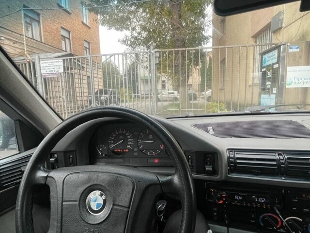 Червоний БМВ 5 Серія, об'ємом двигуна 2 л та пробігом 400 тис. км за 2300 $, фото 1 на Automoto.ua