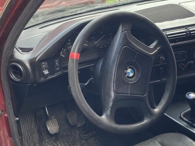 Красный БМВ 5 Серия, объемом двигателя 2.5 л и пробегом 320 тыс. км за 1100 $, фото 8 на Automoto.ua