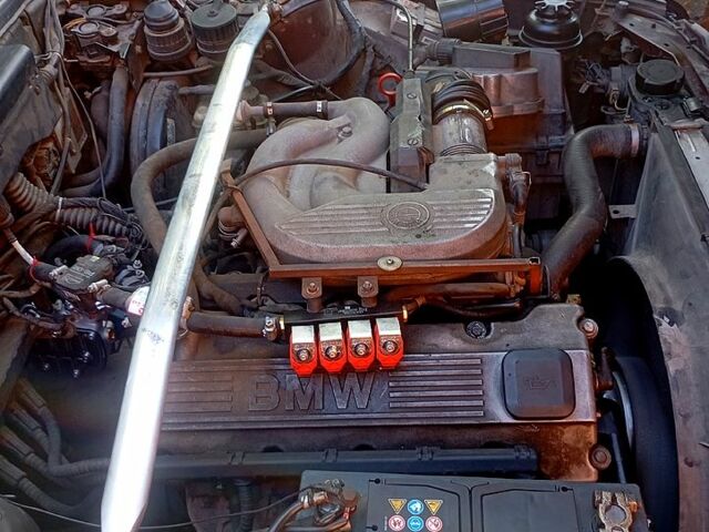 Красный БМВ 5 Серия, объемом двигателя 1.8 л и пробегом 390 тыс. км за 2900 $, фото 3 на Automoto.ua