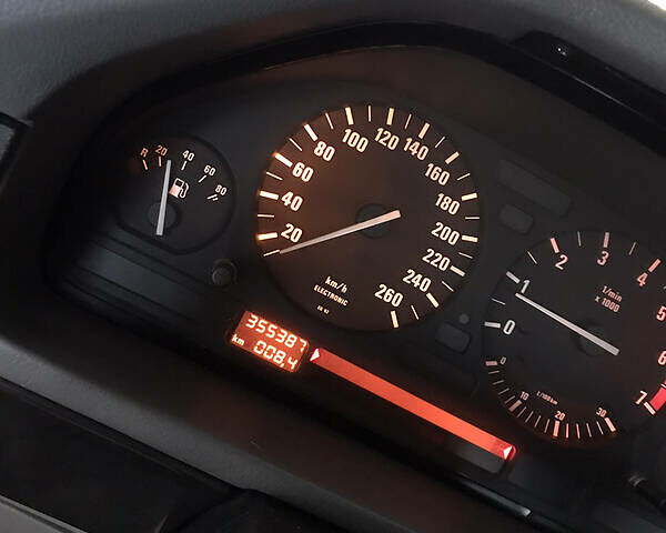 Красный БМВ 5 Серия, объемом двигателя 2.5 л и пробегом 371 тыс. км за 6500 $, фото 24 на Automoto.ua