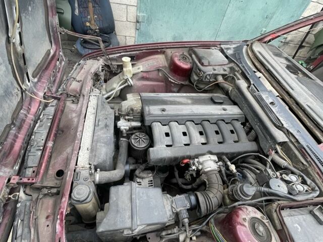 Красный БМВ 5 Серия, объемом двигателя 0 л и пробегом 230 тыс. км за 1650 $, фото 2 на Automoto.ua