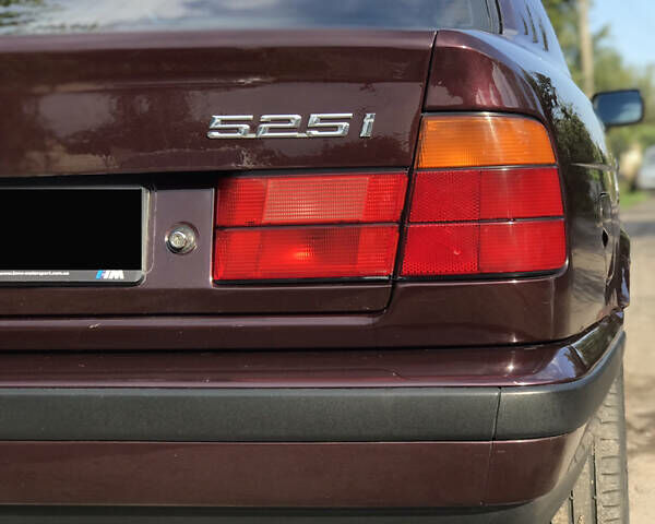 Красный БМВ 5 Серия, объемом двигателя 2.5 л и пробегом 371 тыс. км за 6500 $, фото 21 на Automoto.ua