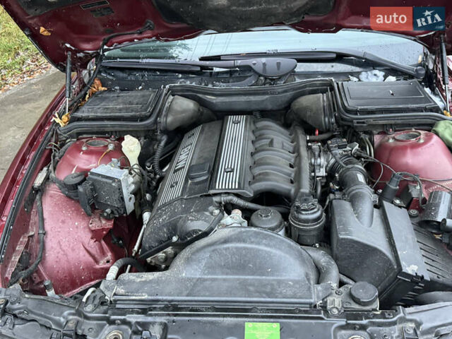 Красный БМВ 5 Серия, объемом двигателя 1.99 л и пробегом 300 тыс. км за 3100 $, фото 12 на Automoto.ua