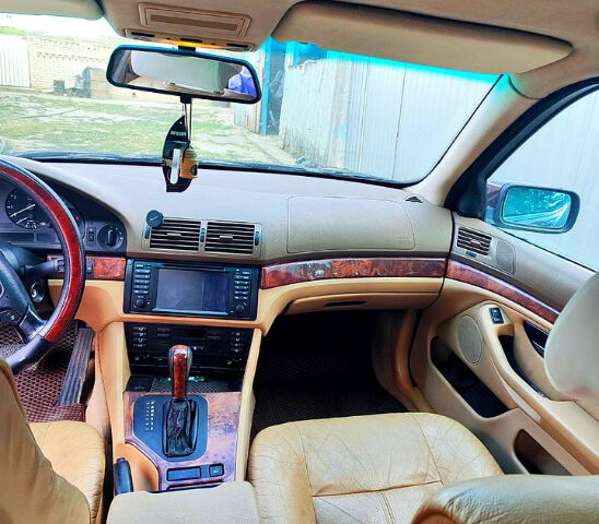 Красный БМВ 5 Серия, объемом двигателя 2.8 л и пробегом 0 тыс. км за 4700 $, фото 7 на Automoto.ua