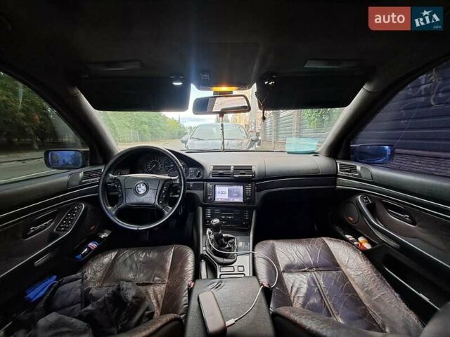 Красный БМВ 5 Серия, объемом двигателя 2.8 л и пробегом 300 тыс. км за 4000 $, фото 5 на Automoto.ua