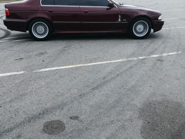 Червоний БМВ 5 Серія, об'ємом двигуна 2 л та пробігом 330 тис. км за 3599 $, фото 5 на Automoto.ua