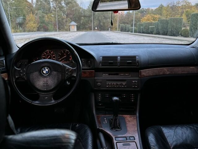 Красный БМВ 5 Серия, объемом двигателя 2 л и пробегом 330 тыс. км за 3850 $, фото 9 на Automoto.ua