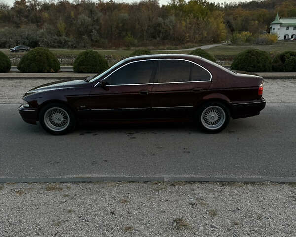 Червоний БМВ 5 Серія, об'ємом двигуна 2 л та пробігом 331 тис. км за 3550 $, фото 2 на Automoto.ua