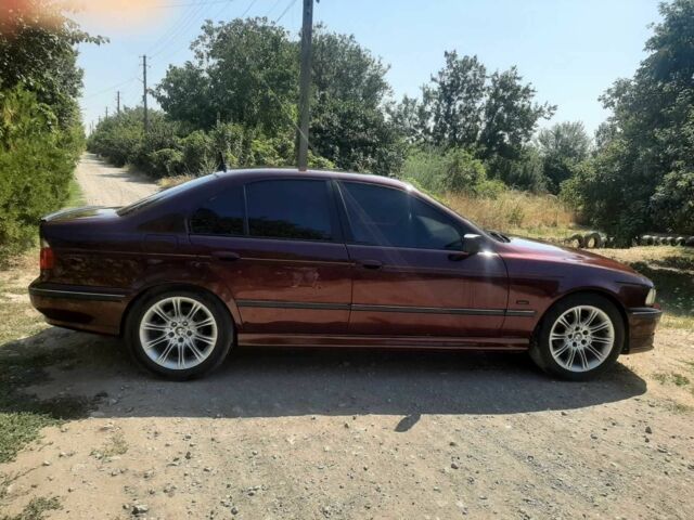 Красный БМВ 5 Серия, объемом двигателя 2 л и пробегом 430 тыс. км за 4500 $, фото 1 на Automoto.ua