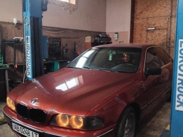 Красный БМВ 5 Серия, объемом двигателя 2.5 л и пробегом 324 тыс. км за 4100 $, фото 3 на Automoto.ua
