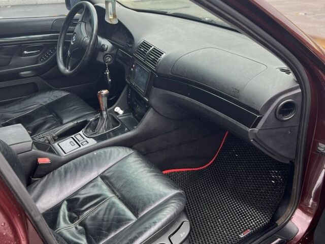 Красный БМВ 5 Серия, объемом двигателя 2 л и пробегом 520 тыс. км за 3500 $, фото 10 на Automoto.ua