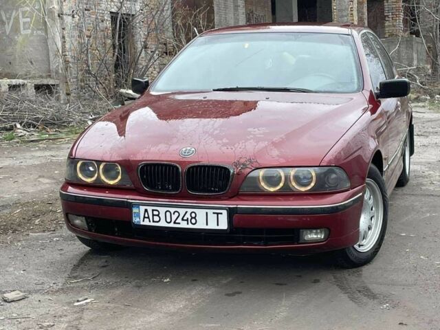 Красный БМВ 5 Серия, объемом двигателя 2.5 л и пробегом 324 тыс. км за 4100 $, фото 1 на Automoto.ua