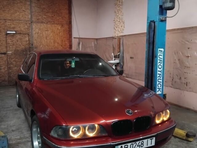 Красный БМВ 5 Серия, объемом двигателя 2.5 л и пробегом 324 тыс. км за 4100 $, фото 5 на Automoto.ua