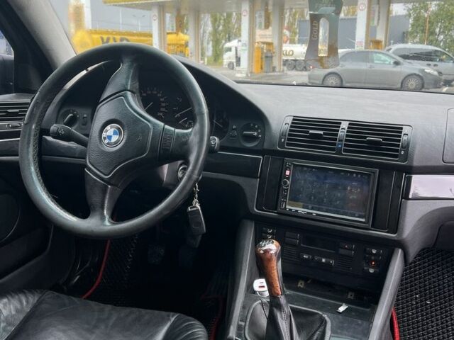 Красный БМВ 5 Серия, объемом двигателя 2 л и пробегом 520 тыс. км за 3500 $, фото 11 на Automoto.ua