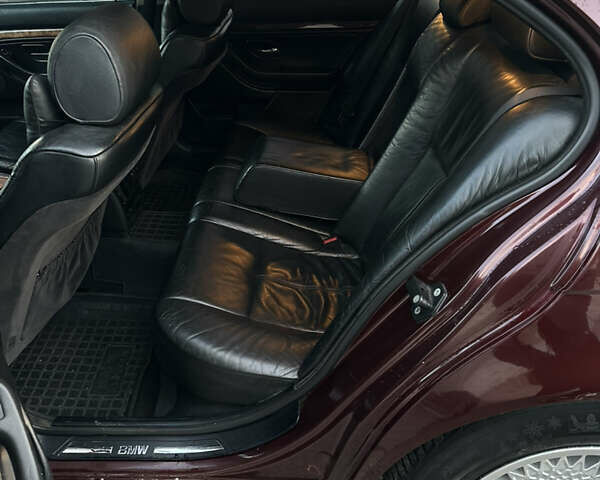 Червоний БМВ 5 Серія, об'ємом двигуна 2 л та пробігом 331 тис. км за 3550 $, фото 10 на Automoto.ua