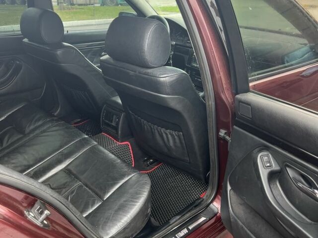 Красный БМВ 5 Серия, объемом двигателя 2 л и пробегом 520 тыс. км за 3500 $, фото 9 на Automoto.ua