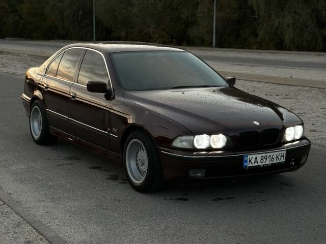 Красный БМВ 5 Серия, объемом двигателя 2 л и пробегом 330 тыс. км за 3850 $, фото 1 на Automoto.ua