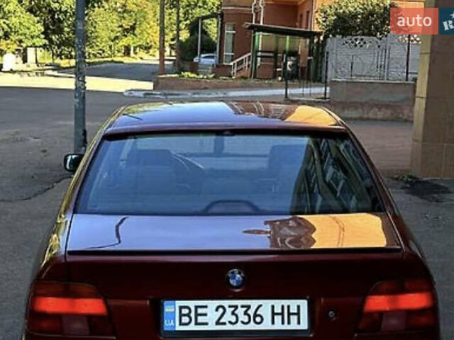 Красный БМВ 5 Серия, объемом двигателя 2 л и пробегом 325 тыс. км за 5000 $, фото 3 на Automoto.ua