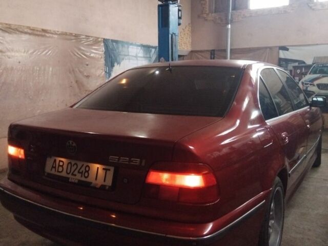 Красный БМВ 5 Серия, объемом двигателя 2.5 л и пробегом 324 тыс. км за 4100 $, фото 6 на Automoto.ua